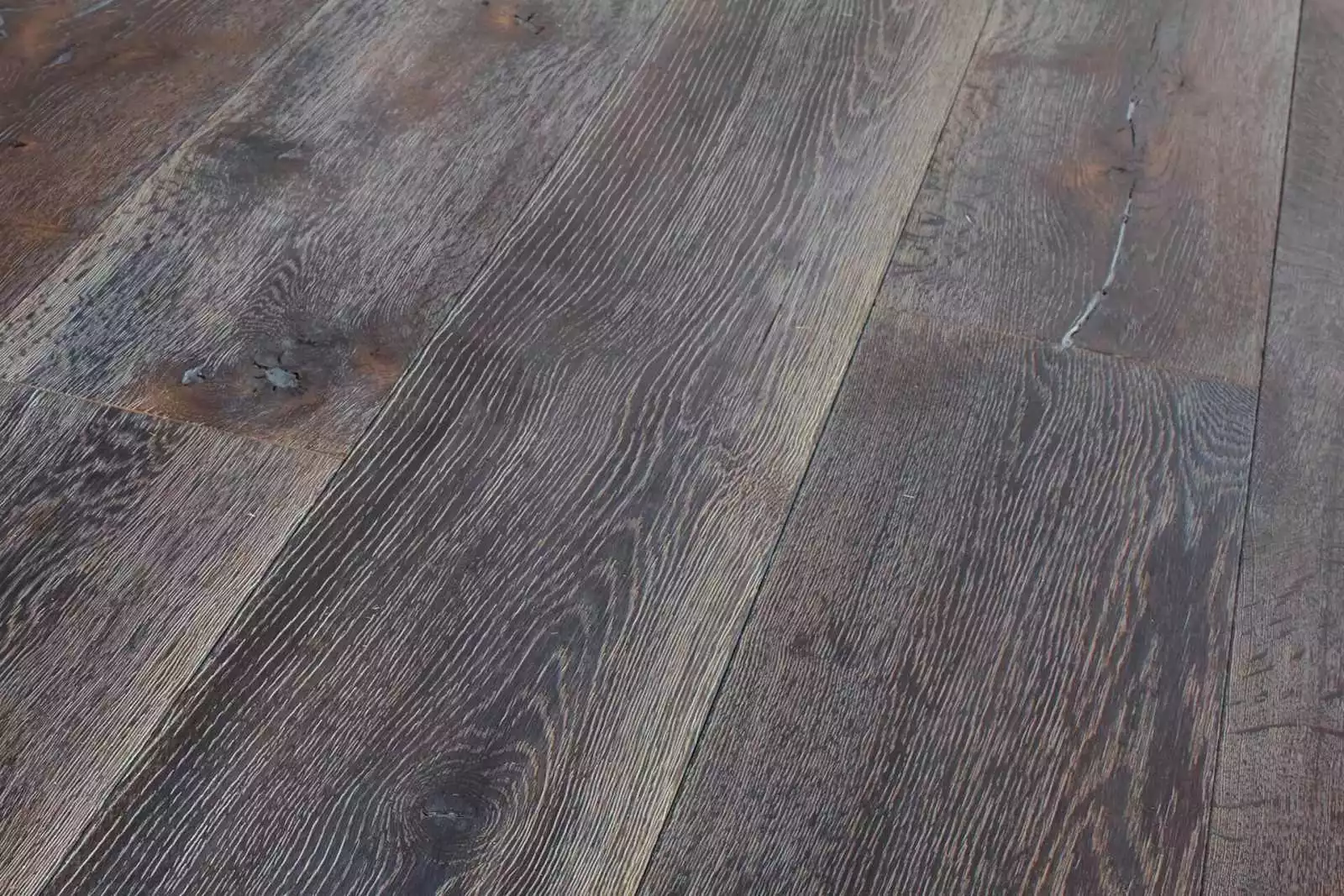Parquet Chêne contrecollé Old story Fissuré BASALTE